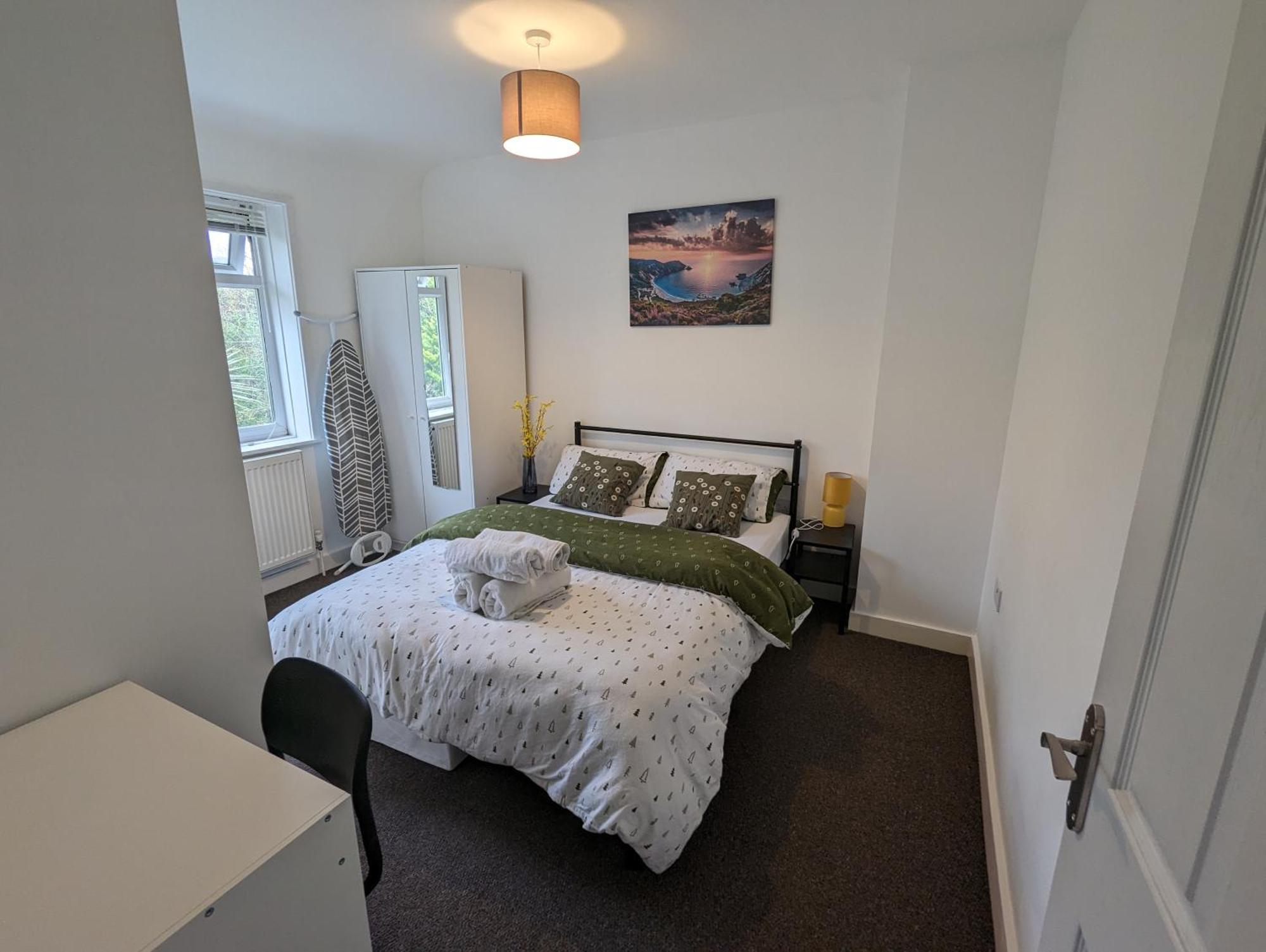 Fantastic 3-Bedroom House In London Morden  Eksteriør bilde