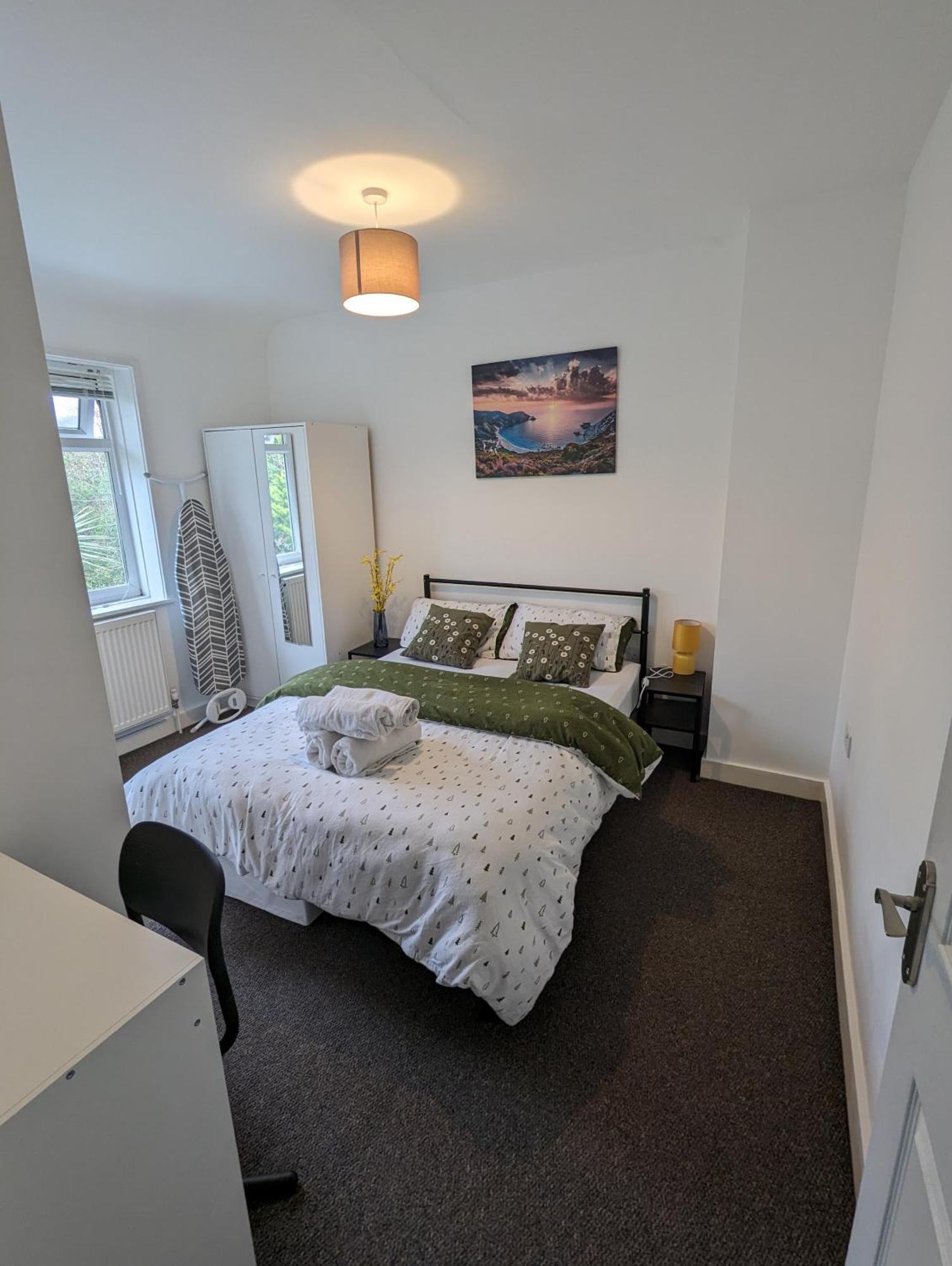 Fantastic 3-Bedroom House In London Morden  Eksteriør bilde