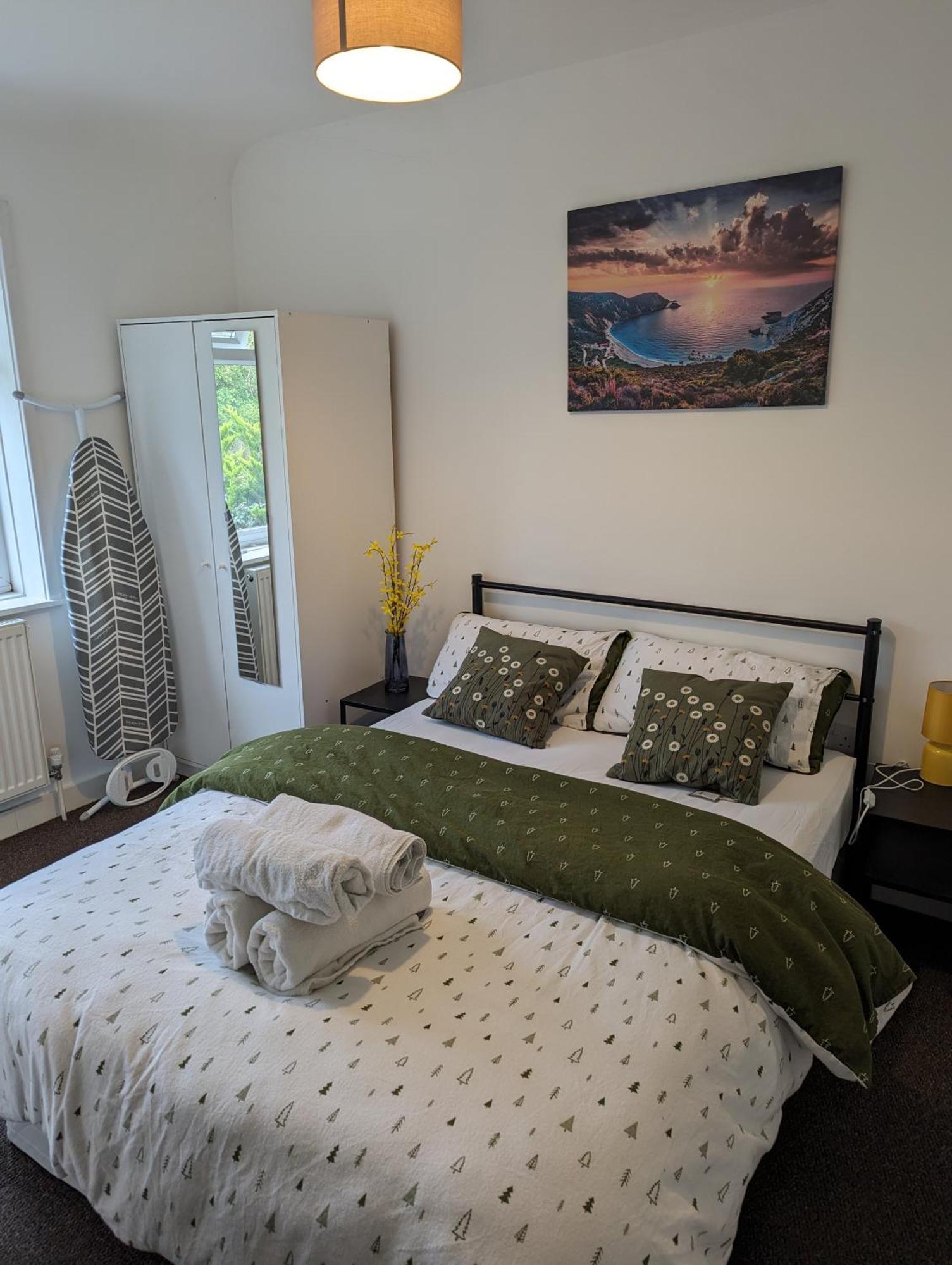 Fantastic 3-Bedroom House In London Morden  Eksteriør bilde