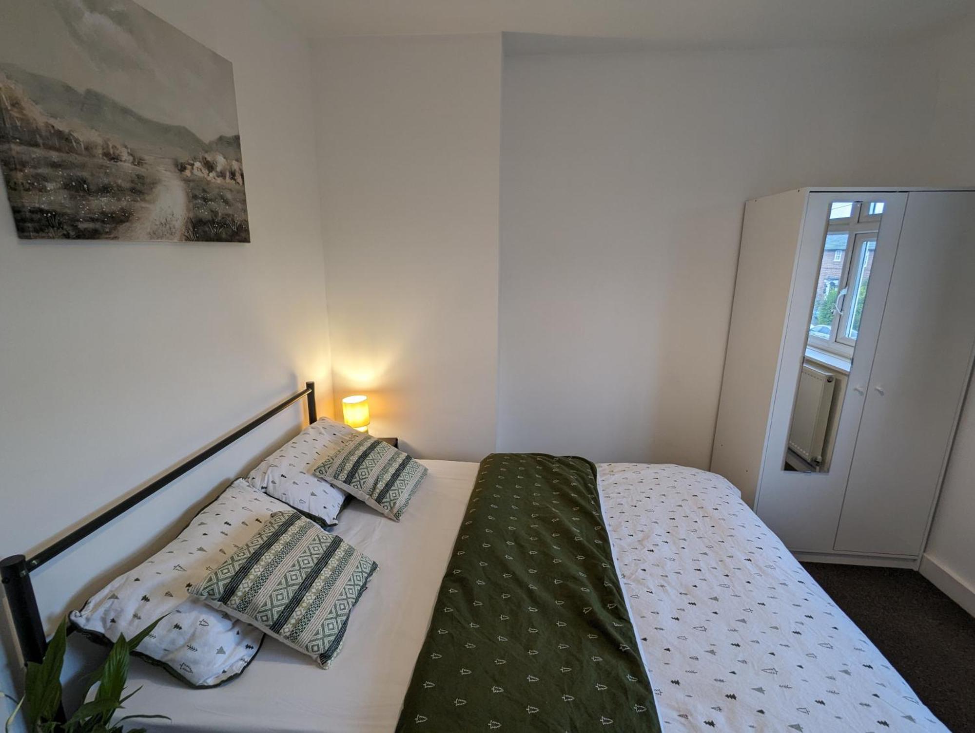 Fantastic 3-Bedroom House In London Morden  Eksteriør bilde